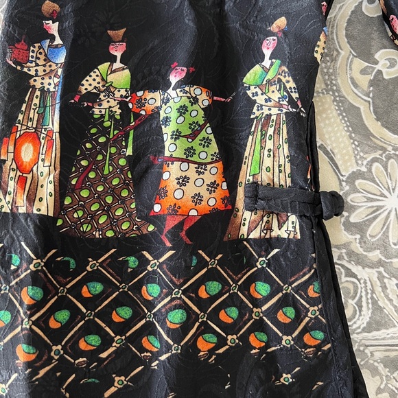 305. Citron 100% Silk Blouse Size Medium - Picture 10 of 10